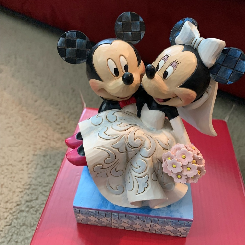 Mickey and Minnie Mouse wedding figurine